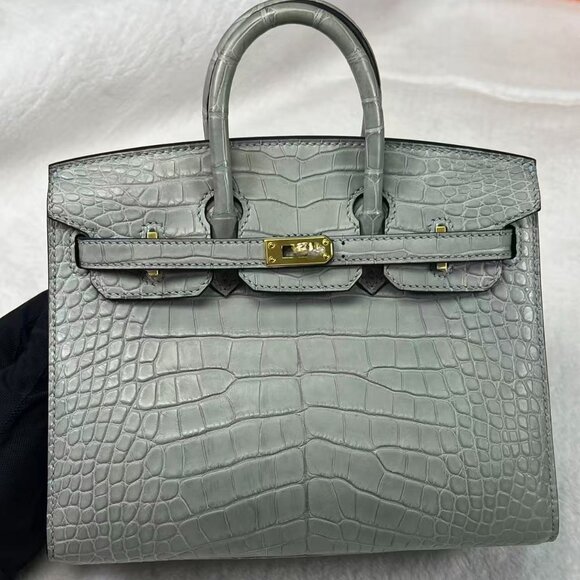 Classic Hermes Bag: A Stylish and Versatile Choice for Elegance - Picture 1 of 6